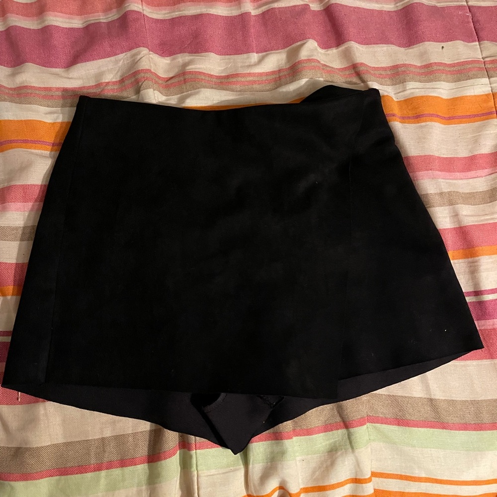 Forever 21 black skort